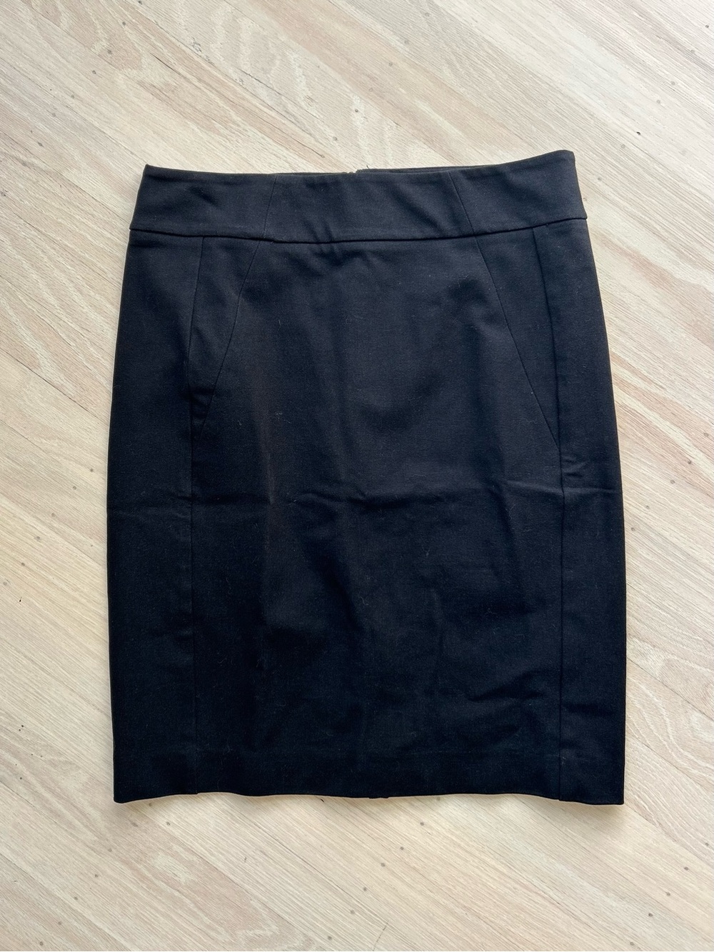 Ann Taylor Classic Pencil Skirt in Black — Size 4P